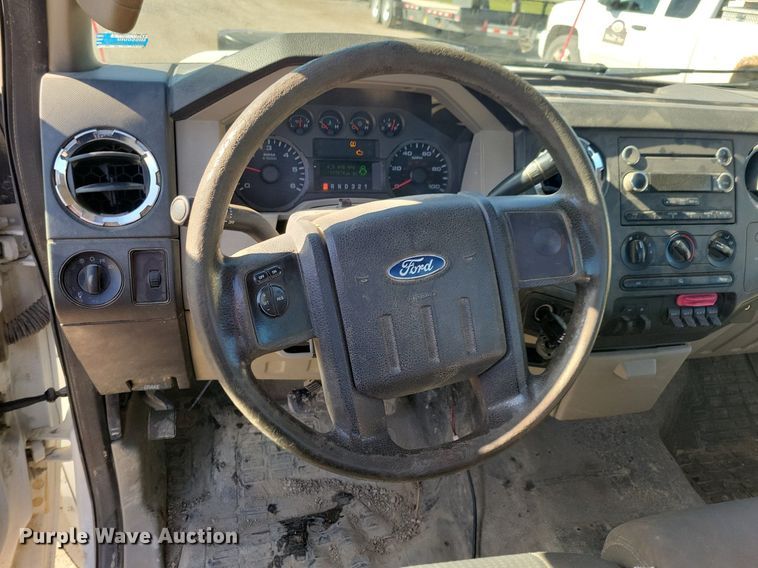 image for item MO9621 2009 Ford F250 Super Duty XLT  pickup truck