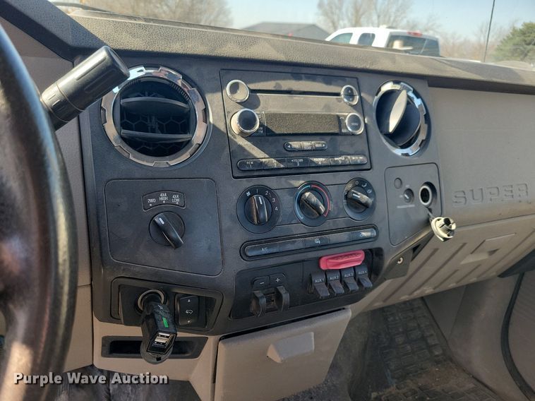 image for item MO9621 2009 Ford F250 Super Duty XLT  pickup truck