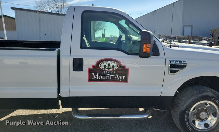 image for item MO9621 2009 Ford F250 Super Duty XLT  pickup truck