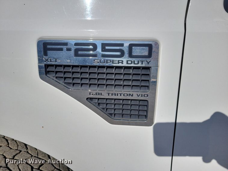 image for item MO9621 2009 Ford F250 Super Duty XLT  pickup truck