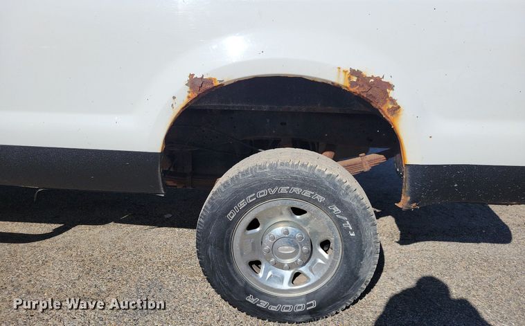 image for item MO9621 2009 Ford F250 Super Duty XLT  pickup truck