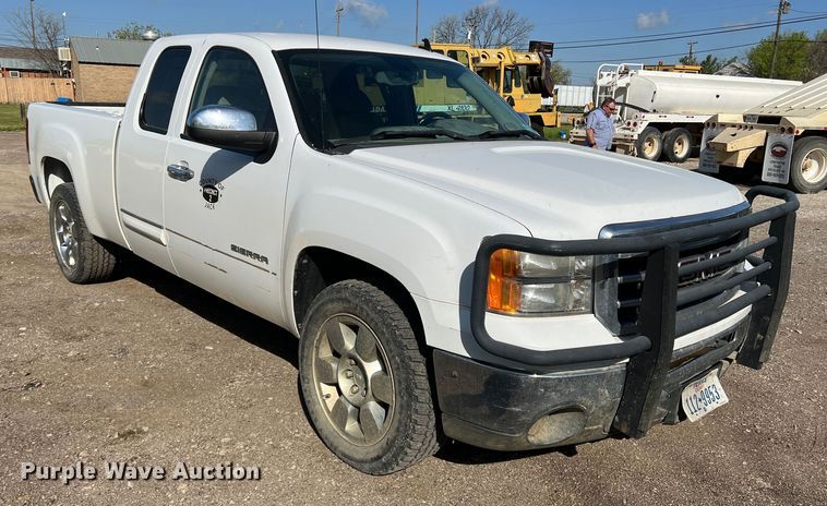 image for item MQ9878 2012 GMC Sierra 1500  Ext. Cab pickup truck