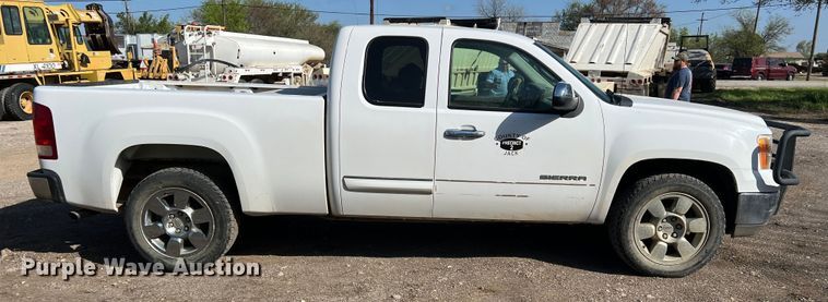 image for item MQ9878 2012 GMC Sierra 1500  Ext. Cab pickup truck