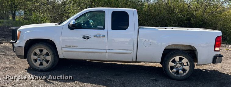 image for item MQ9878 2012 GMC Sierra 1500  Ext. Cab pickup truck