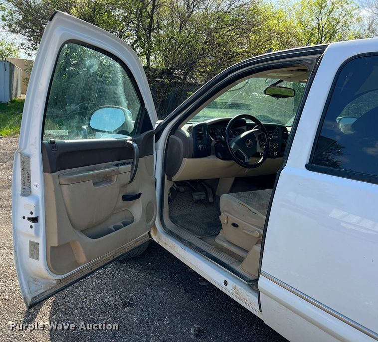 image for item MQ9878 2012 GMC Sierra 1500  Ext. Cab pickup truck