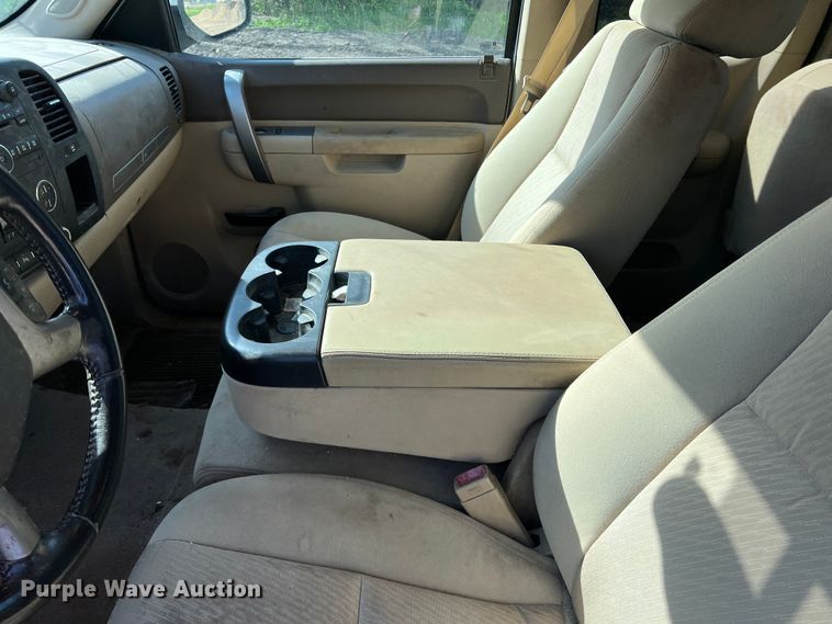 image for item MQ9878 2012 GMC Sierra 1500  Ext. Cab pickup truck