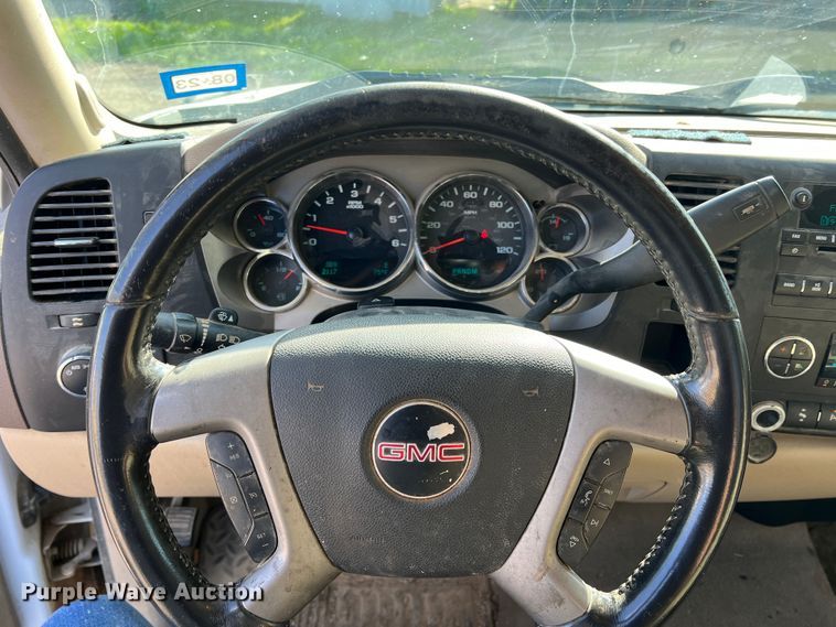 image for item MQ9878 2012 GMC Sierra 1500  Ext. Cab pickup truck