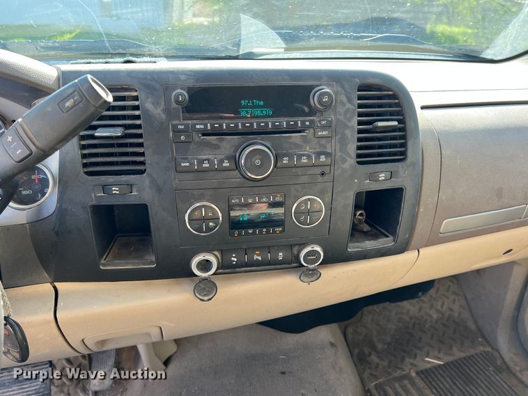 image for item MQ9878 2012 GMC Sierra 1500  Ext. Cab pickup truck