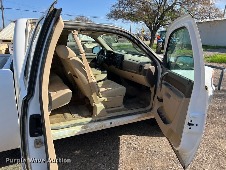 image for item MQ9878 2012 GMC Sierra 1500  Ext. Cab pickup truck