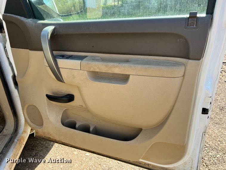 image for item MQ9878 2012 GMC Sierra 1500  Ext. Cab pickup truck