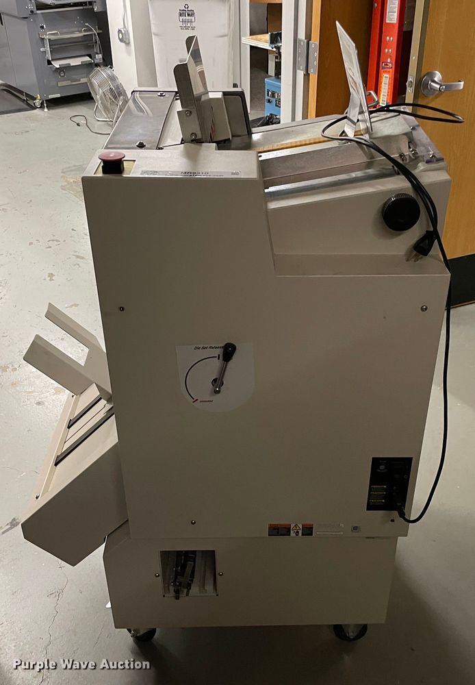 image for item MR9310 GBC AP-2 Ultra  paper binder/punch