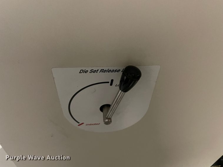 image for item MR9310 GBC AP-2 Ultra  paper binder/punch