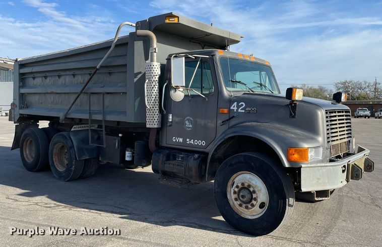 image for item MS9559 1998 International 4900  dump truck