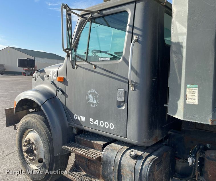 image for item MS9559 1998 International 4900  dump truck