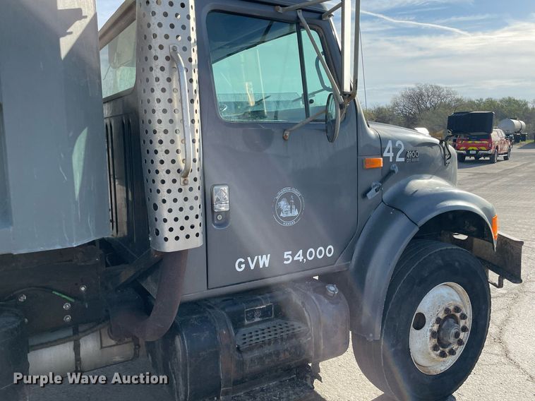 image for item MS9559 1998 International 4900  dump truck