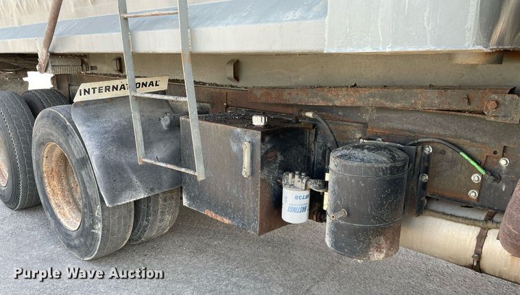 image for item MS9559 1998 International 4900  dump truck