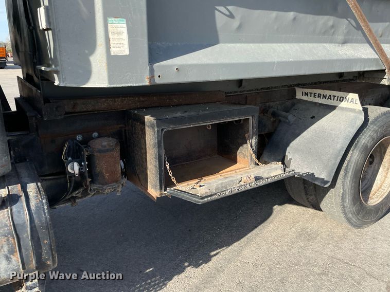 image for item MS9559 1998 International 4900  dump truck