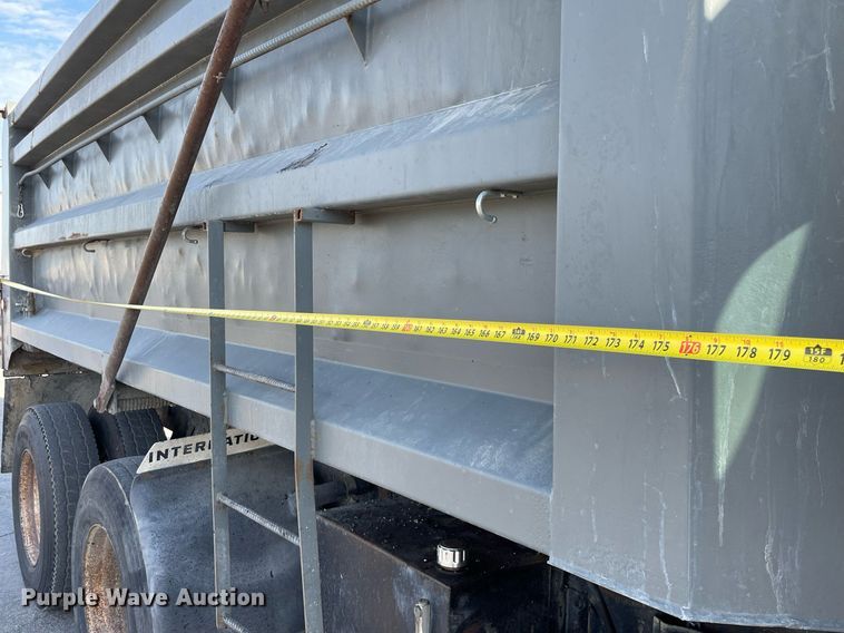 image for item MS9559 1998 International 4900  dump truck