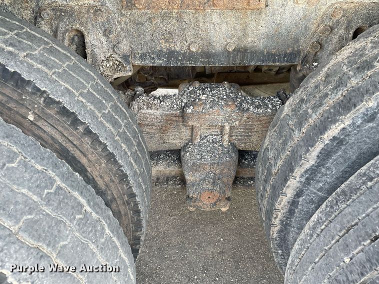 image for item MS9559 1998 International 4900  dump truck