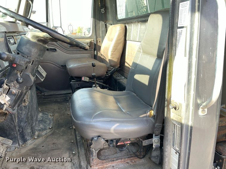 image for item MS9559 1998 International 4900  dump truck