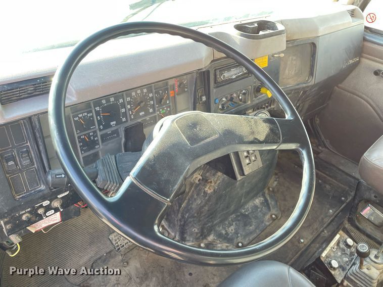 image for item MS9559 1998 International 4900  dump truck