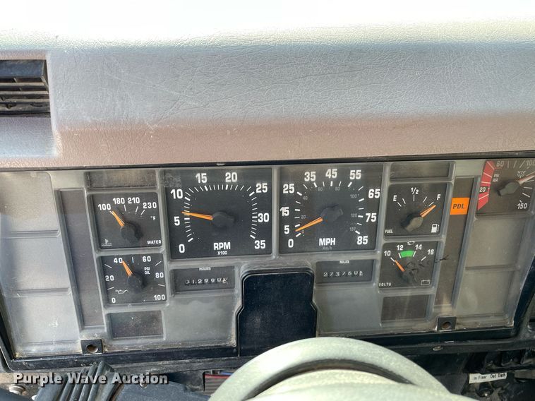 image for item MS9559 1998 International 4900  dump truck