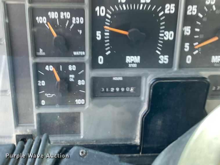 image for item MS9559 1998 International 4900  dump truck