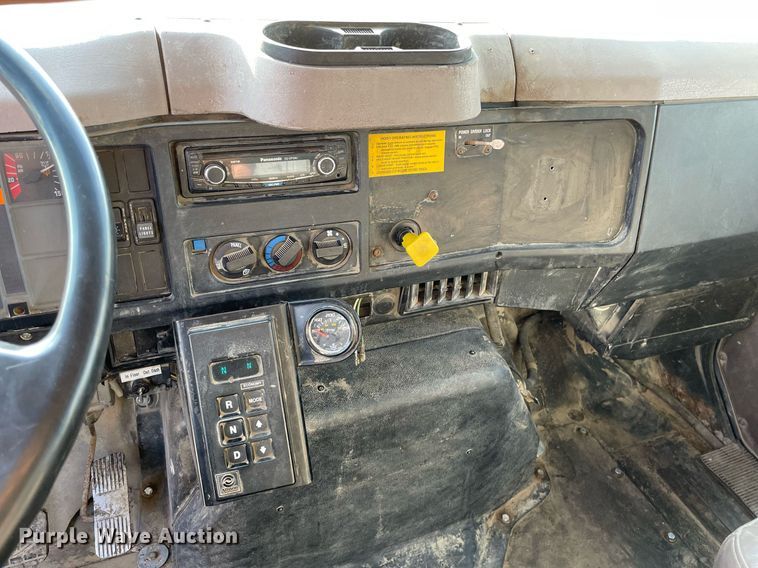 image for item MS9559 1998 International 4900  dump truck