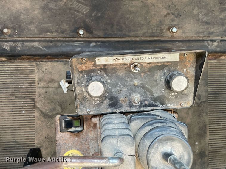 image for item MS9559 1998 International 4900  dump truck