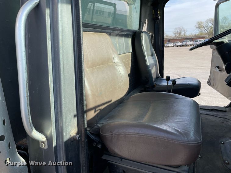 image for item MS9559 1998 International 4900  dump truck