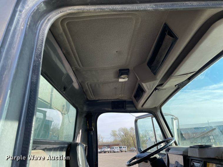 image for item MS9559 1998 International 4900  dump truck