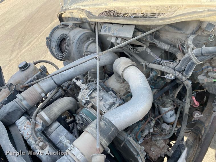 image for item MS9559 1998 International 4900  dump truck