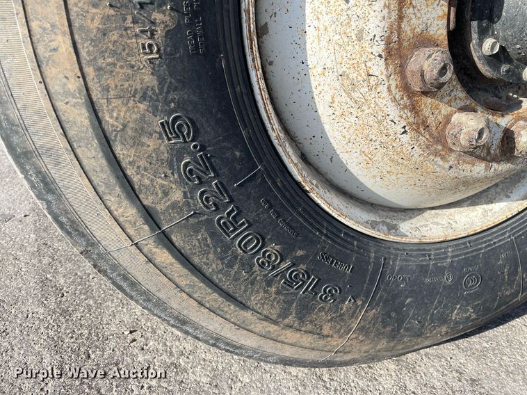 image for item MS9559 1998 International 4900  dump truck