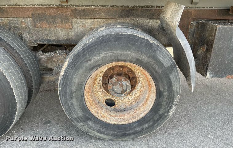 image for item MS9559 1998 International 4900  dump truck