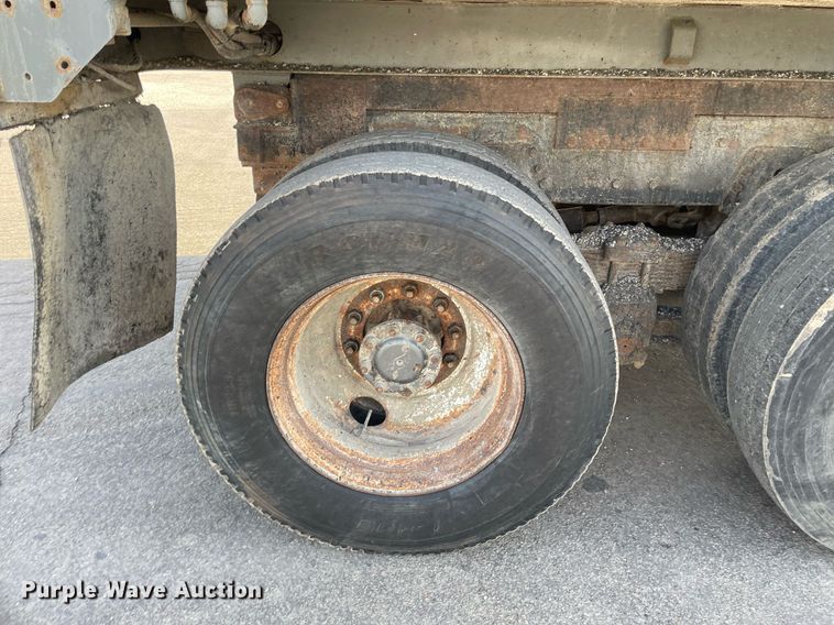 image for item MS9559 1998 International 4900  dump truck