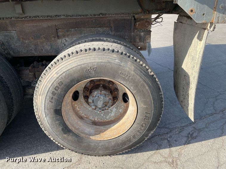image for item MS9559 1998 International 4900  dump truck