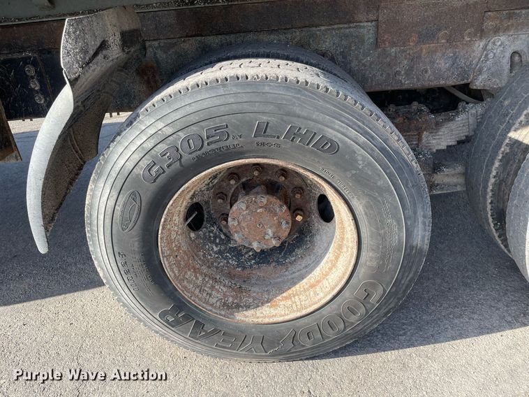 image for item MS9559 1998 International 4900  dump truck