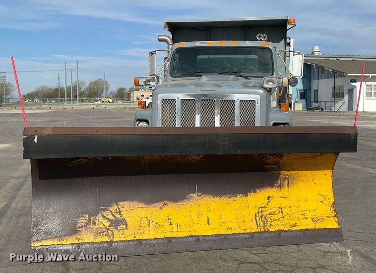 image for item MS9561 1994 International 2674  dump truck