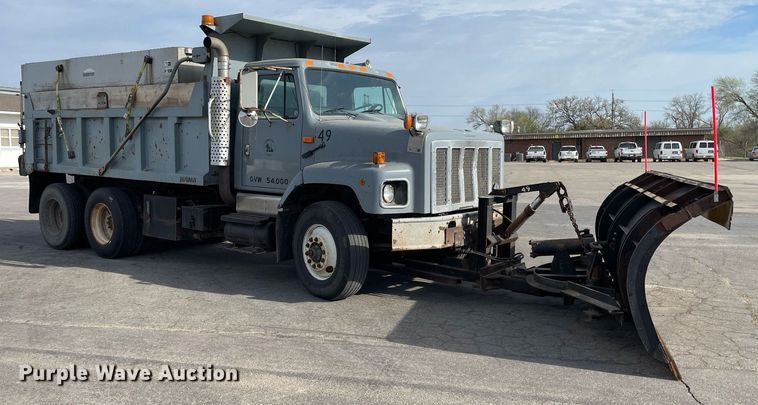 image for item MS9561 1994 International 2674  dump truck