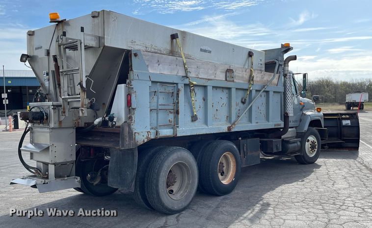 image for item MS9561 1994 International 2674  dump truck