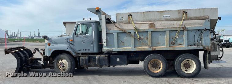 image for item MS9561 1994 International 2674  dump truck