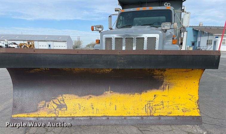 image for item MS9561 1994 International 2674  dump truck