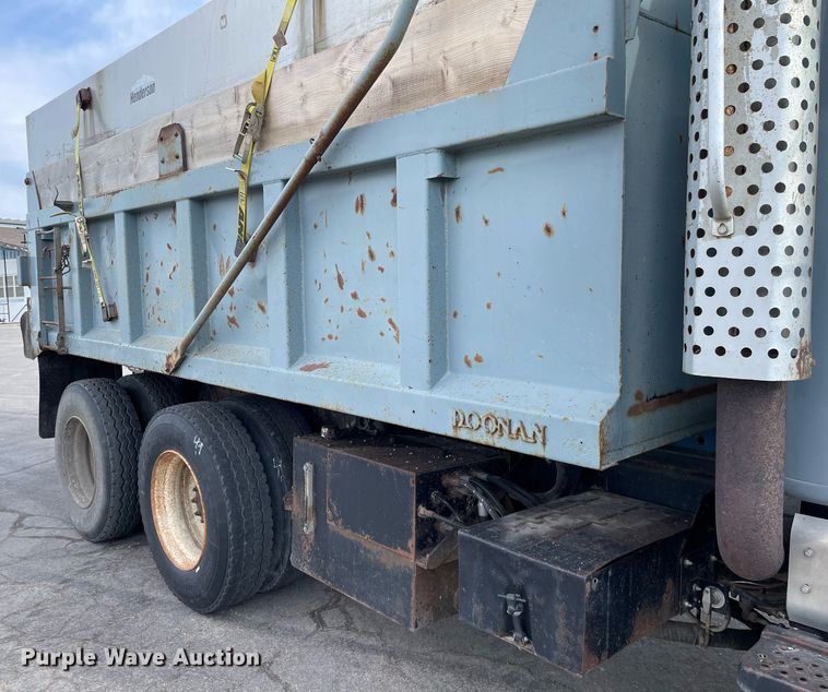 image for item MS9561 1994 International 2674  dump truck