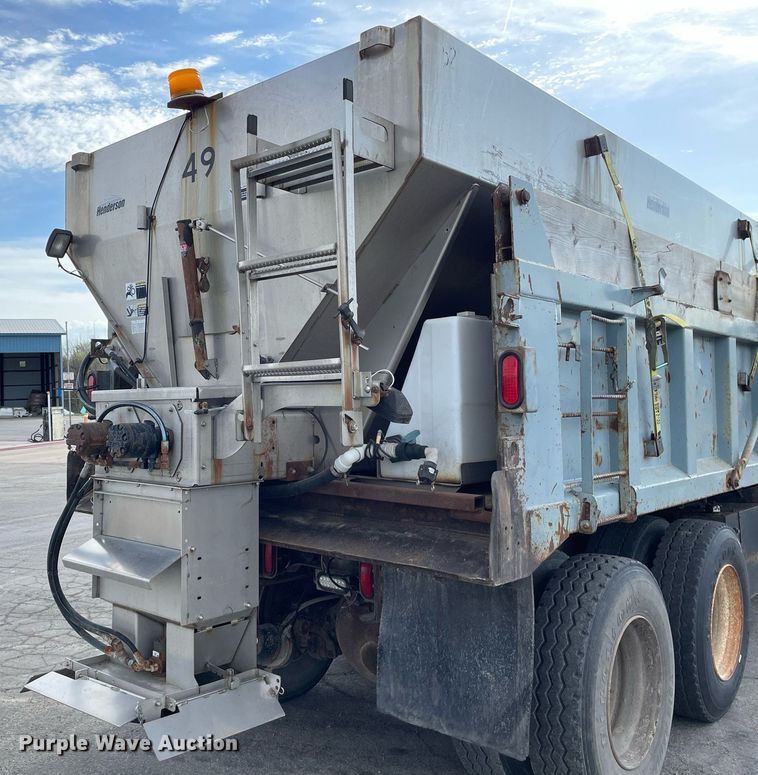 image for item MS9561 1994 International 2674  dump truck