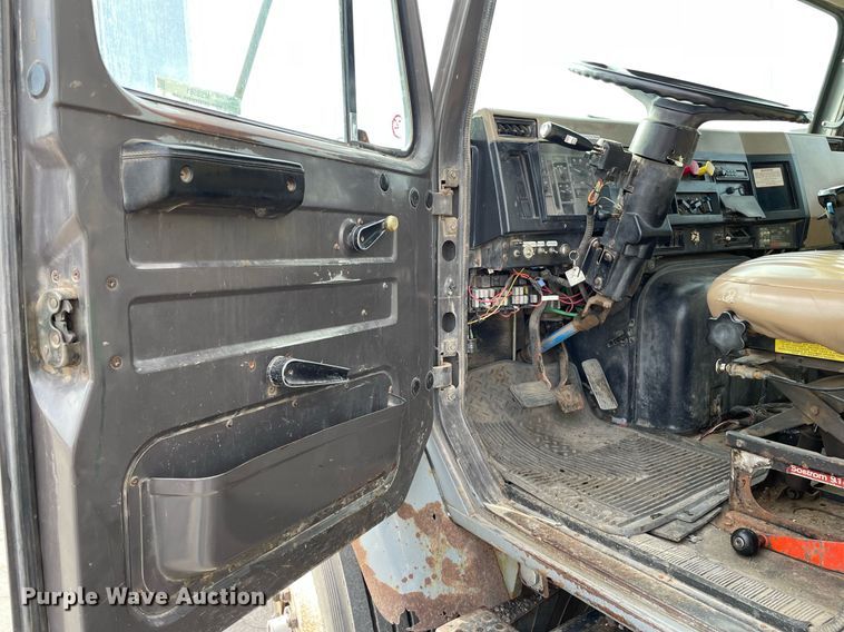 image for item MS9561 1994 International 2674  dump truck