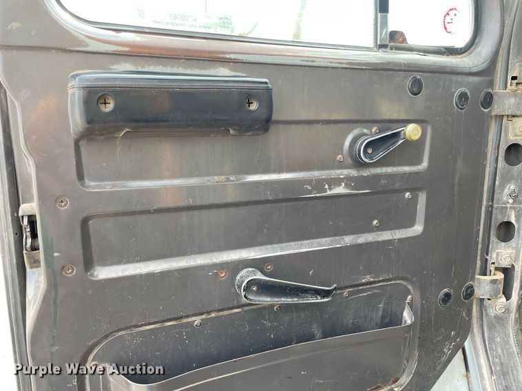 image for item MS9561 1994 International 2674  dump truck