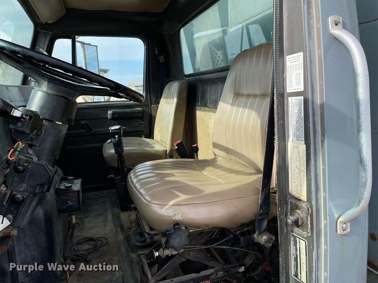 image for item MS9561 1994 International 2674  dump truck