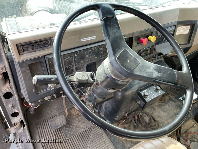 image for item MS9561 1994 International 2674  dump truck