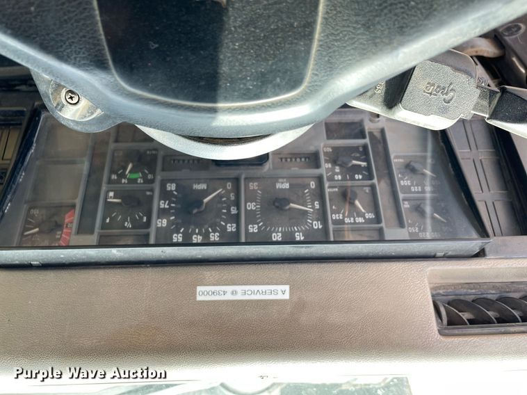 image for item MS9561 1994 International 2674  dump truck