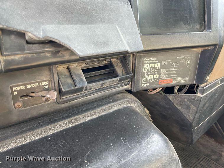 image for item MS9561 1994 International 2674  dump truck